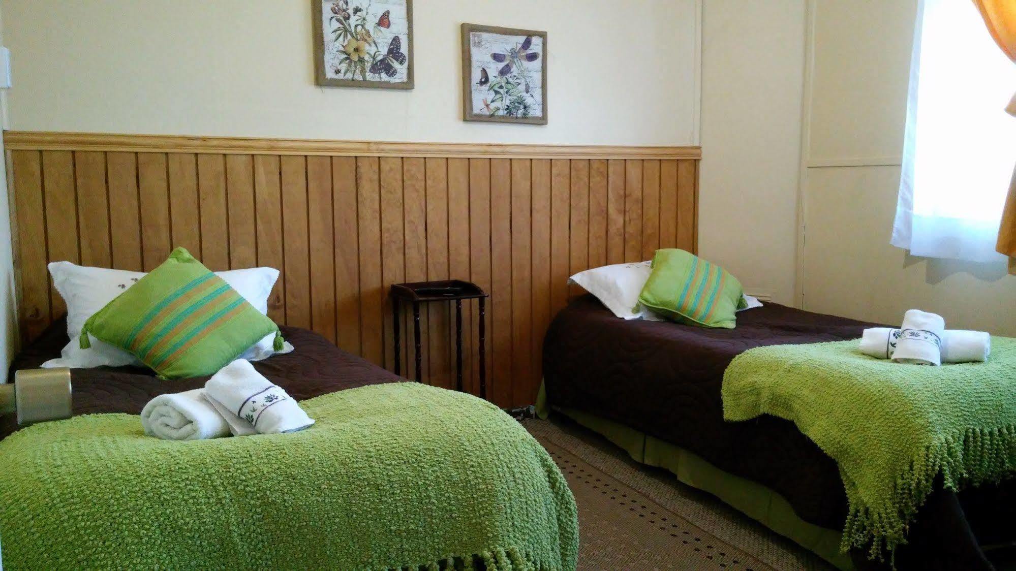 Hostal Y Cabanas Ainil Пунта-Аренас Экстерьер фото